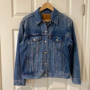 Levi’s Ex-Boyfriend Trucker Jacket in Medium Wash